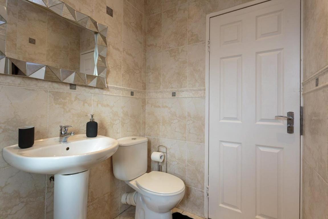 Gorgeous 3-Bed Flat, 15 Minutes To City Centre Edimburgo Exterior foto
